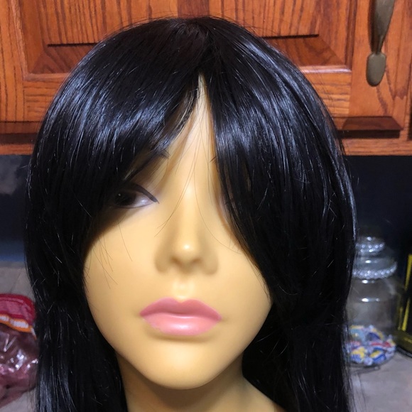 Black wig with bangs - Picture 3 of 8